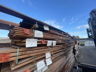 Ca. 35x Douglas blokhutprofiel, 28x190mm, lengte 13/300cm, 22/500cm